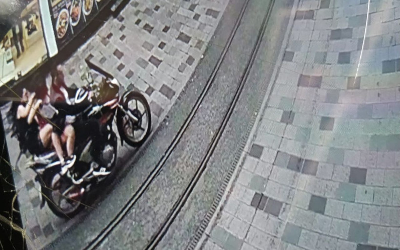 İstanbul Taksim’de turist kadınlara dehşeti yaşatan sürücü yakalandı - Resim: 2