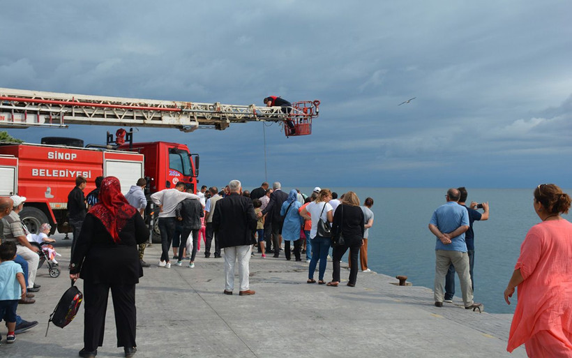 Sinop'ta elektrikli motosikletli 2 kız denize uçtu - Resim: 3