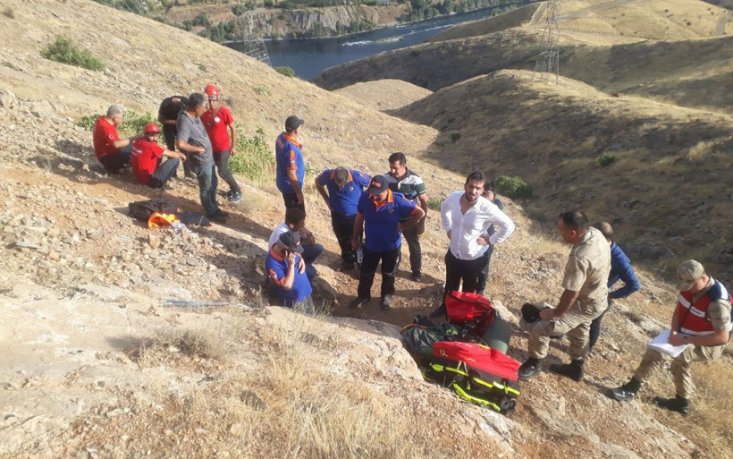 Elazığ'da mağarada mahsur kalan TV ekibine ulaşıldı - Resim: 1