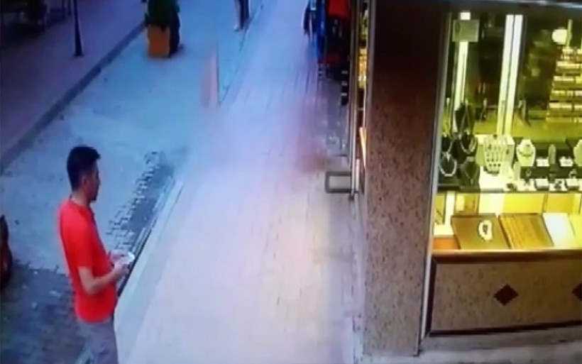 Antalya'da küçük çocuğun 4. kattan düşme anı - Resim: 4