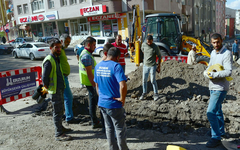 Erzurum'da altyapı çalışmalarında insan kemikleri bulundu - Resim: 4