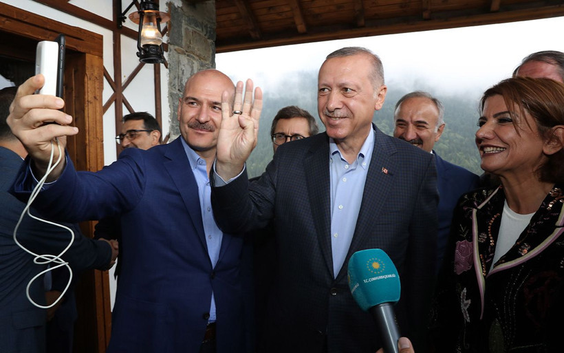 Cumhurbaşkanı Erdoğan oğlunu terörden kurtaran anne ile görüştü - Resim: 1