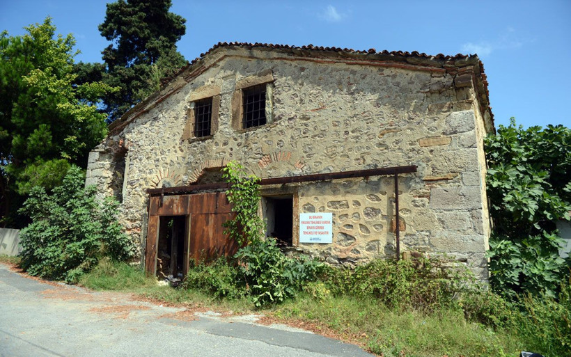 Sarıyer'deki tarihi kiliseyi defineciler talan etti! - Resim: 1