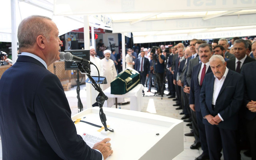 Ünlü yazar Şule Yüksel Şenler'e veda! Erdoğan bırakmak istemedi cenaze arabasıyla gitti - Resim: 1