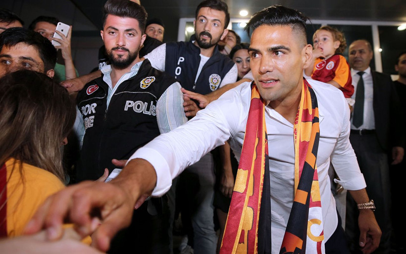 Galatasaray'ın yeni yıldızı Radamel Falcao İstanbul'a geldi - Resim: 4