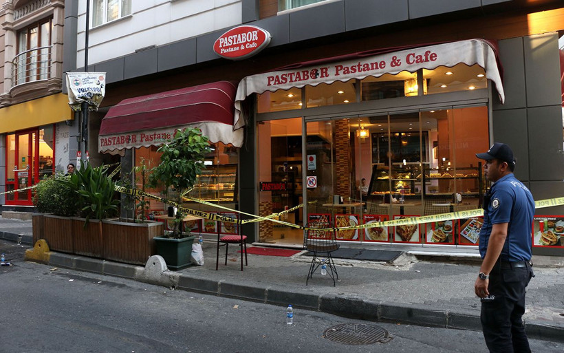 İstanbul Şişli'de bir kişi oğlunun gözü önünde kurşun yağmuruna tutuldu - Resim: 1