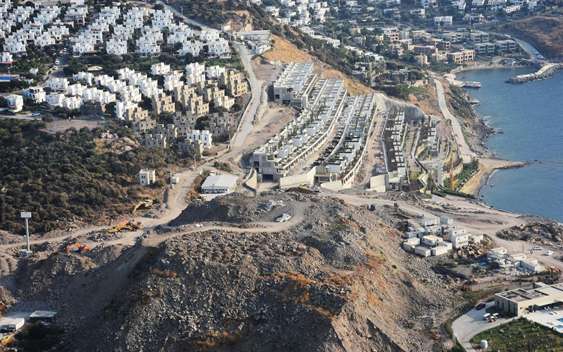 Muğla Bodrum'da rezidans ve villa inşaatındaki yıkımı bakanlık sürdürüyor - Resim: 3