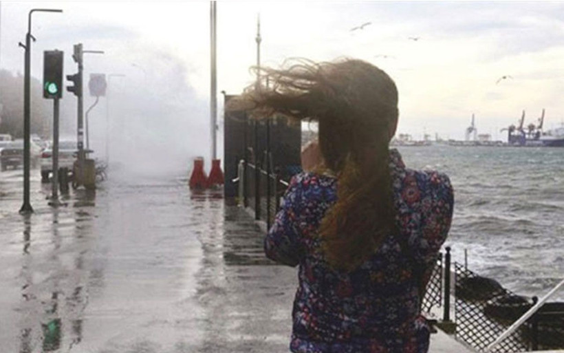 İstanbul'u fırtına vuracak: AKOM ekipleri alarm durumuna geçirdi! 26 il için kuvvetli yağış uyarısı - Resim: 1