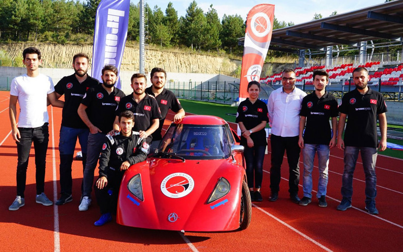 Üniversiteli öğrenciler 1 TL ile 100 km gidebilen elektrikli araba ürettiler - Resim: 2