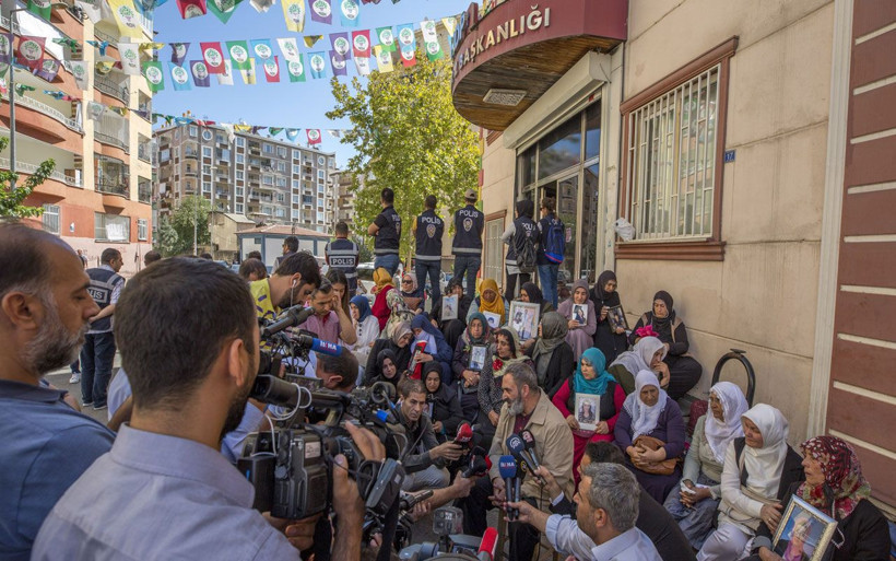 Sanatçı ve şair Dursun Ali Erzincanlı'dan Diyarbakır annelerine destek - Resim: 3