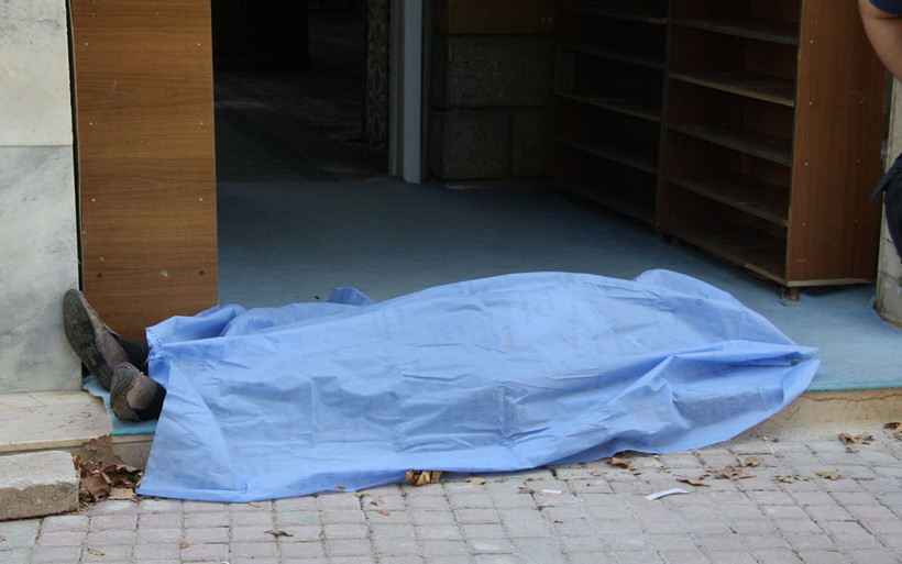 Antalya'da bir inşaat ustası yardım için geldiği camide hayatını kaybetti - Resim: 3