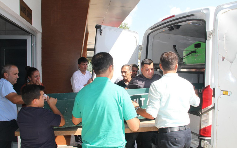 Antalya'da bir kişi boşanmak isteyen eşini 14 yerinden bıçaklayıp öldürdü - Resim: 1