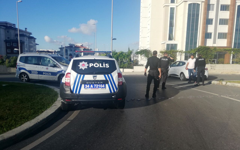 Avcılar'da hareketli dakikalar! Polis şüpheli aracı Başakşehir'de ateş ederek durdu - Resim: 1