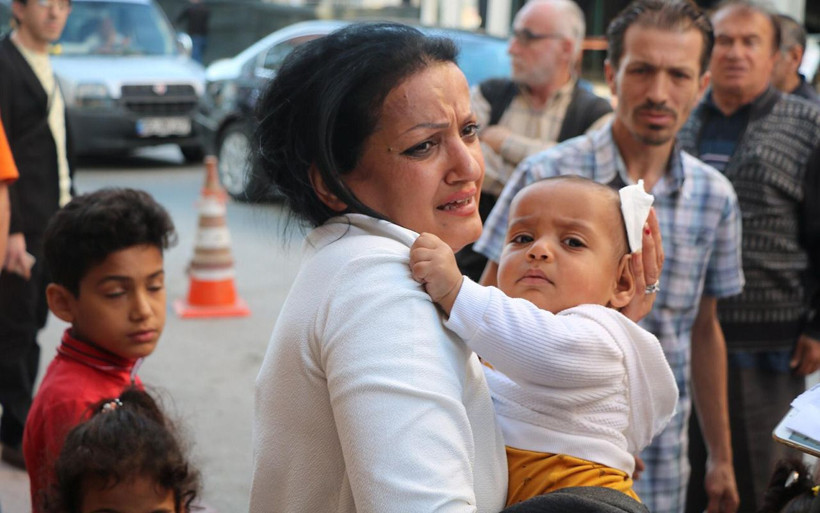 Samsun'da başına pencere düşen bebek yaralandı - Resim: 1