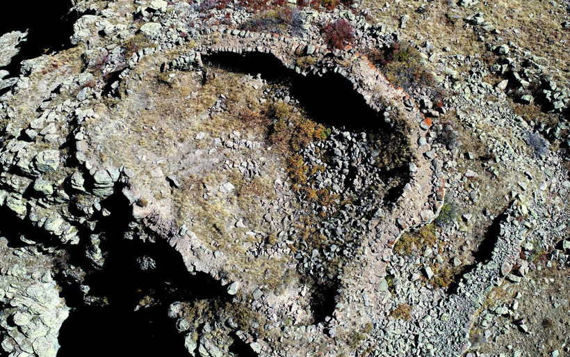 Erzurum'daki Kartal Kalesi'ni arkeologlardan önce defineciler kazdı - Resim: 1