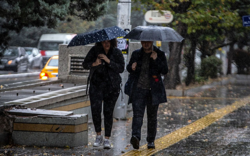 Meteoroloji'den kuvvetli sağanak yağış uyarısı! İşte 5 günlük ve il il hava durumu - Resim: 1