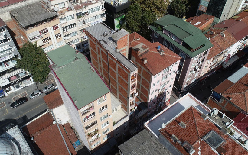 İzmit'te mimarisi ile görenleri hem şaşırtan hem de korkutan ilginç bina - Resim: 3