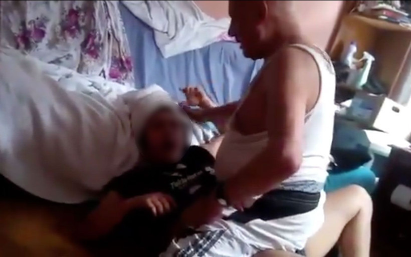 Tuğba'nın videosu şok etti! Öz babası kızının üstüne çıkıp sapıklık yapıyor - Resim: 3