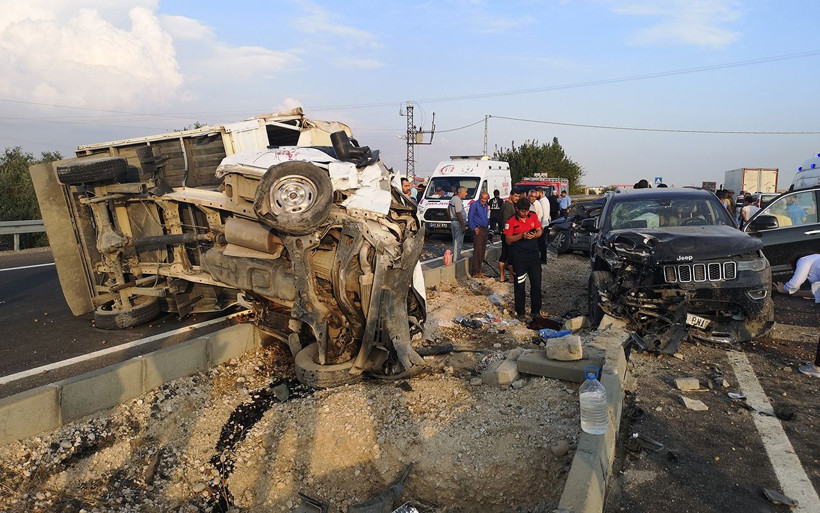 Mardin'de zincirleme kaza 1 ölü başsavcı ile 6 kişi yaralı - Resim: 3