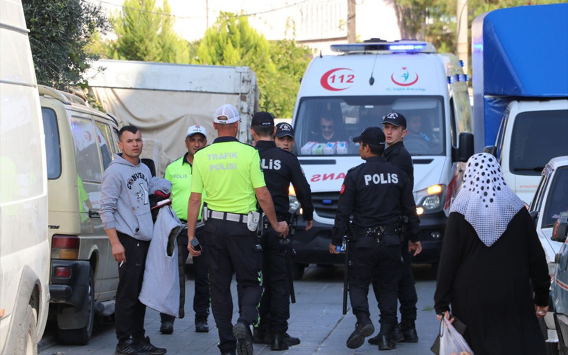 Denizli Pamukkale'de pazarda bıçaklı kavga 3 yaralı - Resim: 1