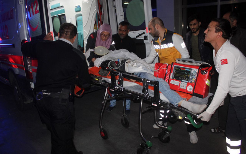 Karaman'da babası tarafından bıçaklanan genç ağır yaralandı - Resim: 1