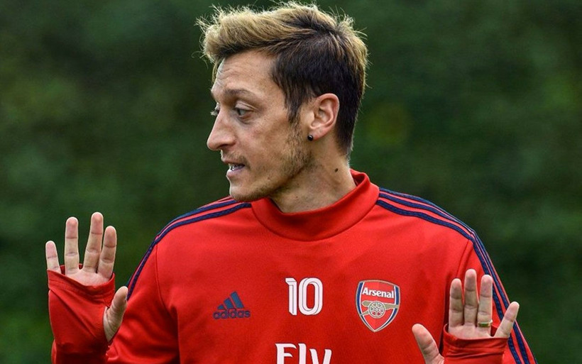 Mesut Özil ve Amine Gülşe çiftinin Cadılar Bayramı konsepti olay oldu - Resim: 1