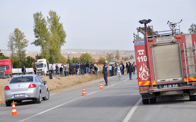 Afyonkarahisar’da feci kaza Gelin ve kayınvalide öldü 3 yaralı - Resim: 2