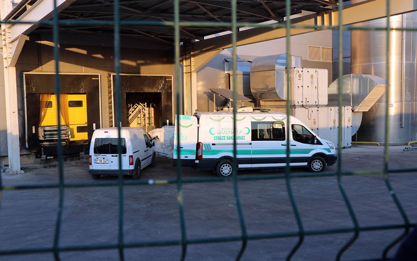 Gaziantep'te çikolata fabrikasında makineye sıkışan işçi öldü - Resim: 3