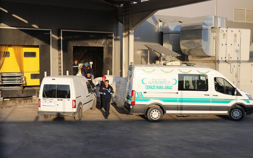 Gaziantep'te çikolata fabrikasında makineye sıkışan işçi öldü - Resim: 4