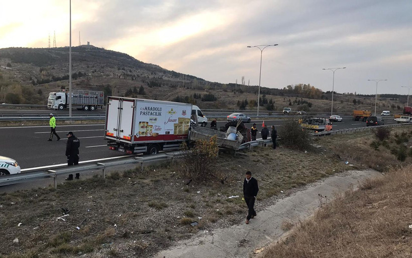 Ankara'da korkunç kaza 1 ölü 2 yaralı - Resim: 4