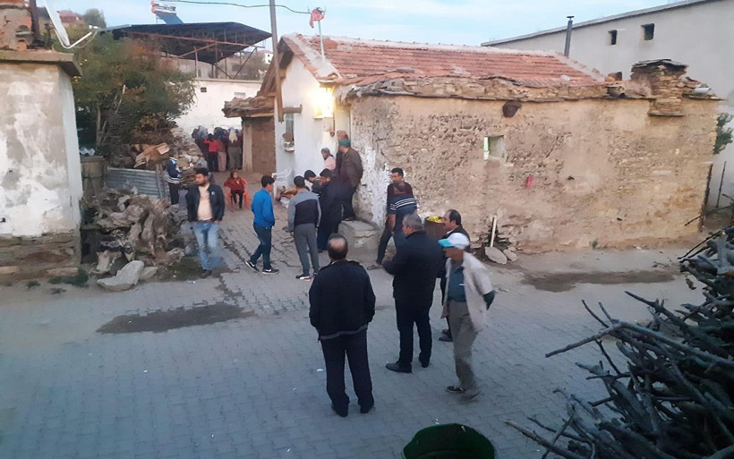 Manisa'da karbonmonoksit gazından zehirlenen yaşlı çift ve torunları öldü - Resim: 1