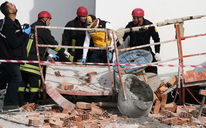 Çorum'da inşaat asansörü düştü 1 ölü 1 yaralı - Resim: 1