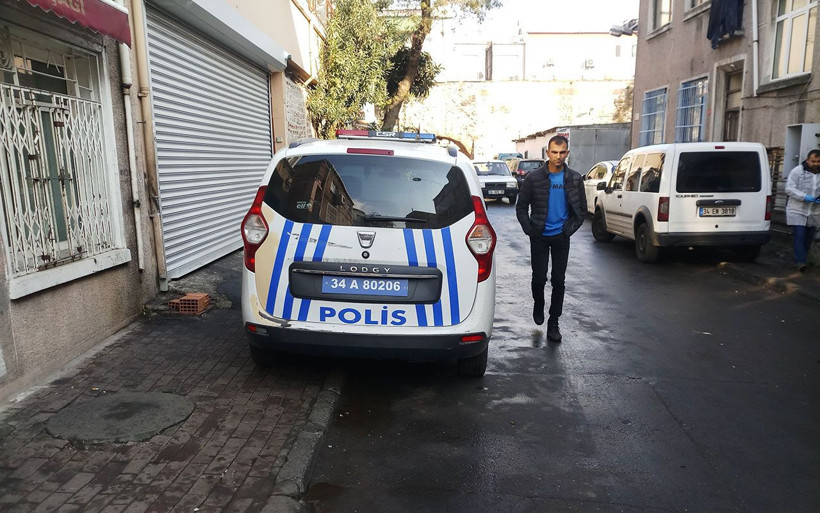 İstanbul Fatih'te emekli başkomiser kızını uyurken öldürdü - Resim: 1