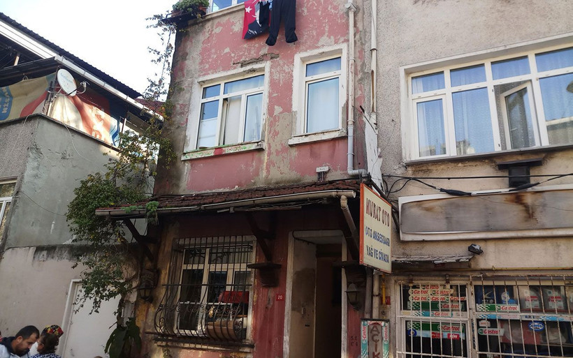 İstanbul Fatih'te emekli başkomiser kızını uyurken öldürdü - Resim: 2