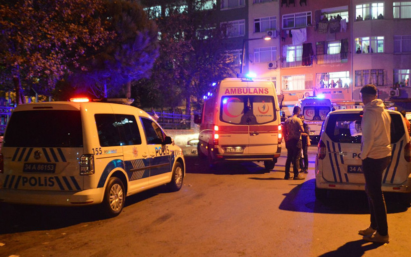 İstanbul Beyoğlu'nda baba oğul kavgasında polis de yaralandı - Resim: 2