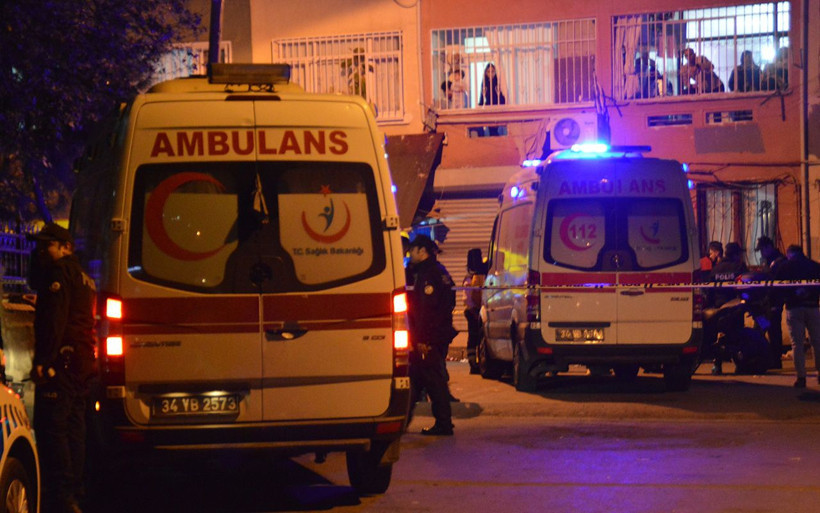 İstanbul Beyoğlu'nda baba oğul kavgasında polis de yaralandı - Resim: 3