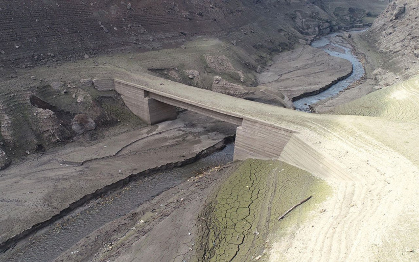 Kocaeli'nde sular çekilince ortaya çıktı görenler şaşkınlıklarını gizleyemedi - Resim: 1