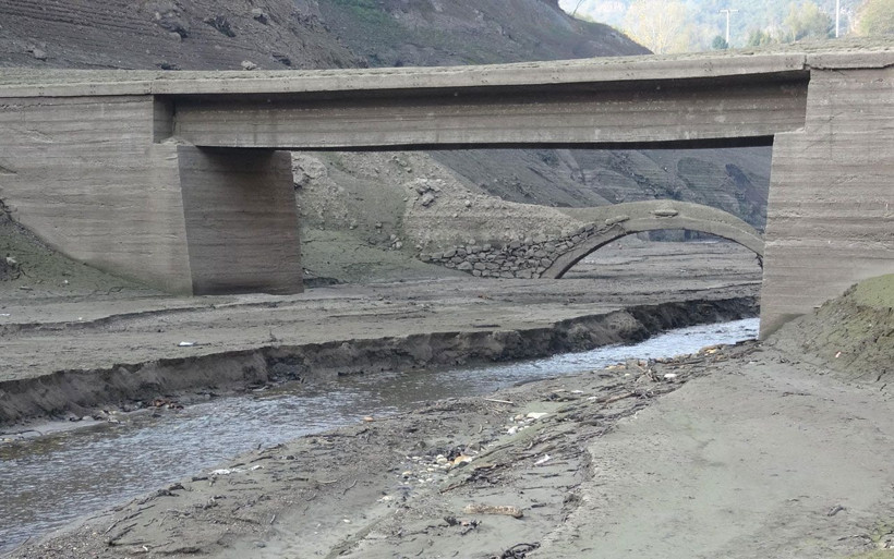 Kocaeli'nde sular çekilince ortaya çıktı görenler şaşkınlıklarını gizleyemedi - Resim: 3