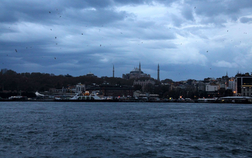 Meteoroloji şiddetli fırtına alarmı verdi! Deniz seferleri durdu - Resim: 1
