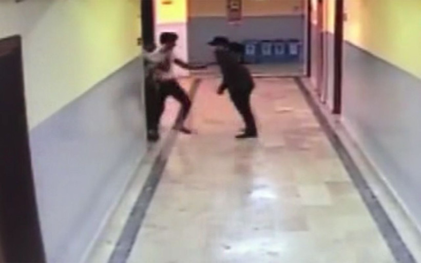 İstanbul Bayrampaşa’da okul koridorunda korku dolu anlar - Resim: 1