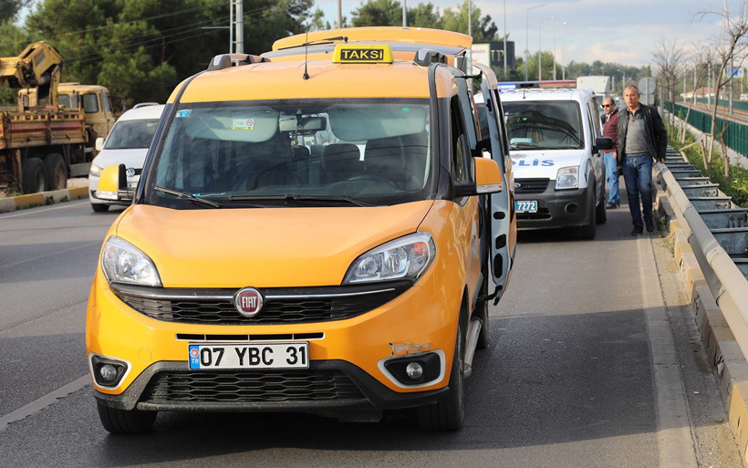 Antalya'da yol kapatılarak durdurulan takside uyuşturucu bulundu - Resim: 1