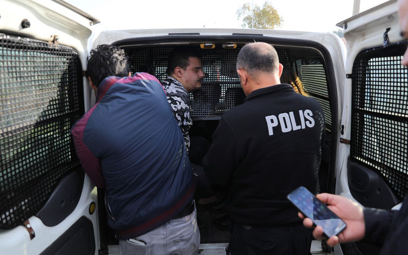 Antalya'da yol kapatılarak durdurulan takside uyuşturucu bulundu - Resim: 3