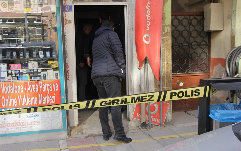 Afyonkarahisar'da evdeki çuvalda çürümüş erkek cesedi bulundu - Resim: 1