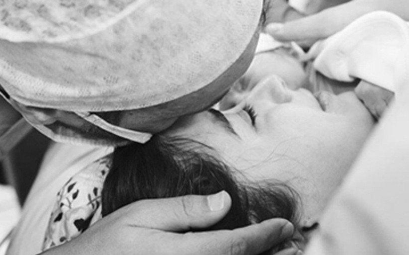 Hazal Kaya'nın doğum hikayesi herkesi duygulandırdı oğluyla fotoğrafını paylaştı - Resim: 2