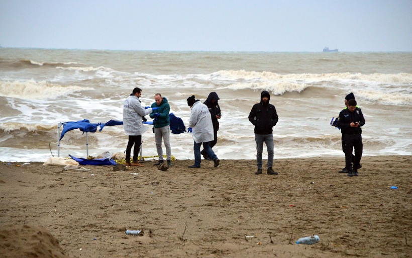 Sakarya Karasu sahilinde erkek cesedi bulundu - Resim: 2