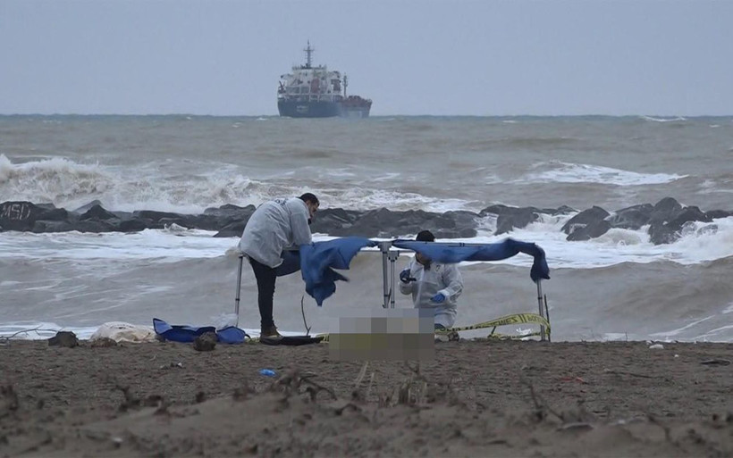 Sakarya Karasu sahilinde erkek cesedi bulundu - Resim: 4