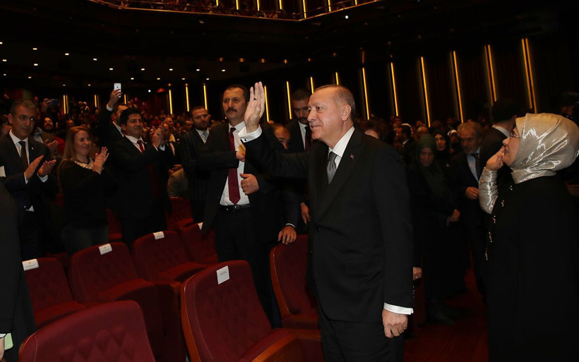 Cumhurbaşkanı Erdoğan Leyla ile Mecnun tiyatro oyununu izledi - Resim: 1