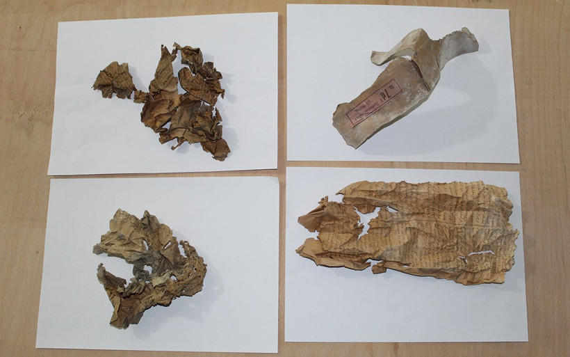 Dolmabahçe Sarayı'nın duvarından asırlık gazete çıktı - Resim: 1