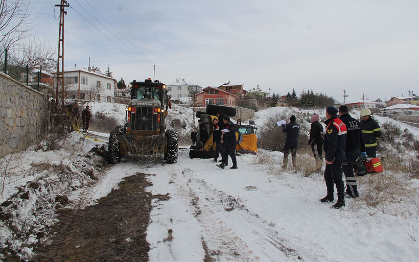 Çorum'da devrilen greyderin altında kalan muhtar öldü - Resim: 2