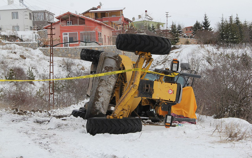 Çorum'da devrilen greyderin altında kalan muhtar öldü - Resim: 4